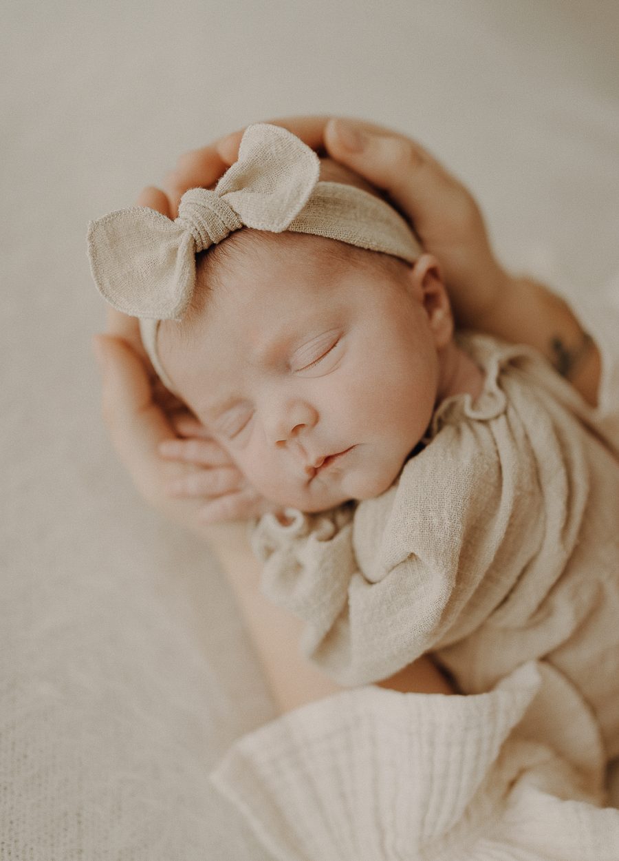 Babybauch_Babyfotograf_Babyfotos_Newborn_Familie_Schwangerschaft_Neustadt_am_Ruebenberge_NEUSTADT-10