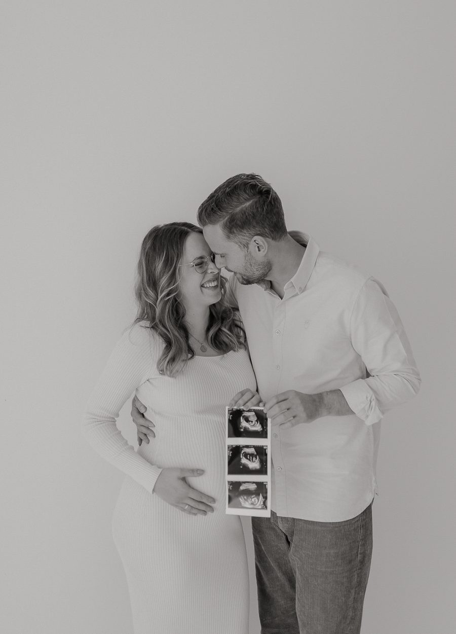 Babybauch_Babyfotograf_Babyfotos_Newborn_Familie_Schwangerschaft_Neustadt_am_Ruebenberge_NEUSTADT-4