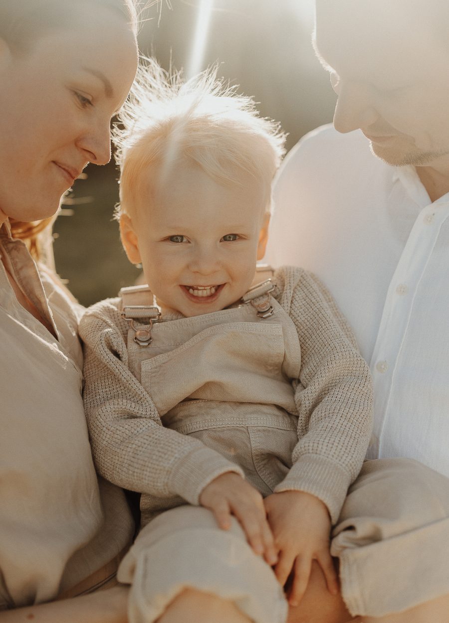 Babybauch_Babyfotograf_Babyfotos_Newborn_Familie_Schwangerschaft_Neustadt_am_Ruebenberge_NEUSTADT-5