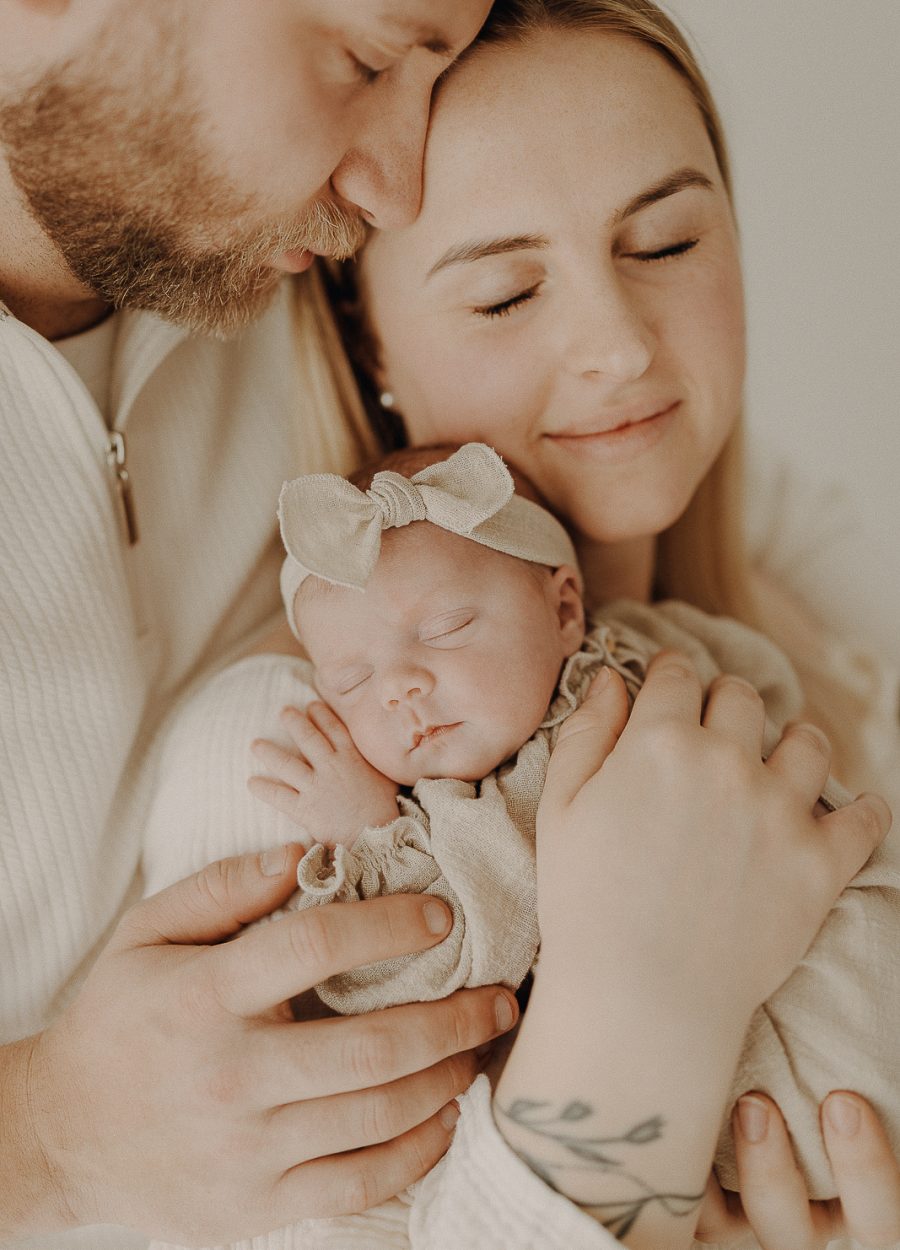 Babybauch_Babyfotograf_Babyfotos_Newborn_Familie_Schwangerschaft_Neustadt_am_Ruebenberge_NEUSTADT-7