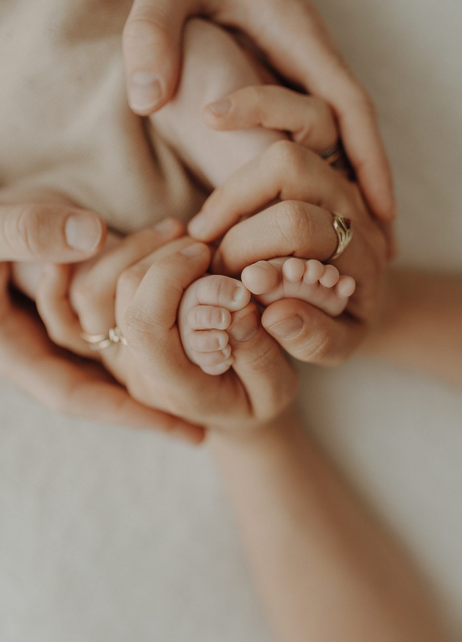 Babybauch_Babyfotograf_Babyfotos_Newborn_Familie_Schwangerschaft_Neustadt_am_Ruebenberge_NEUSTADT-8