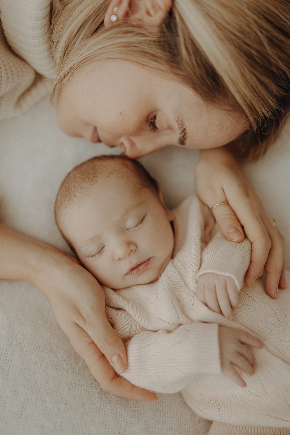 Babyfotograf Wunstorf Fotografin WUNSTORF_Familie Preise Familienfotoshooting Wunstorf Babyfotos Babybauchbilder Pakete Fotoshooting_Babybilder.-93