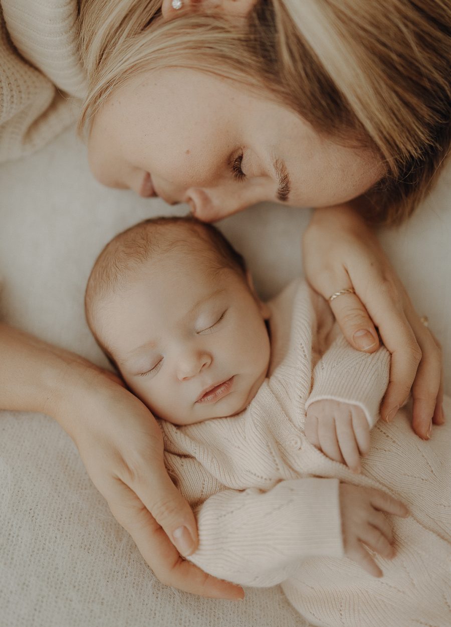 Babyfotograf_Wunstorf Fotografin WUNSTORF_Familie Preise Familienfotoshooting Wunstorf Babyfotos Babybauchbilder Pakete Fotoshooting_Babybilder.-15