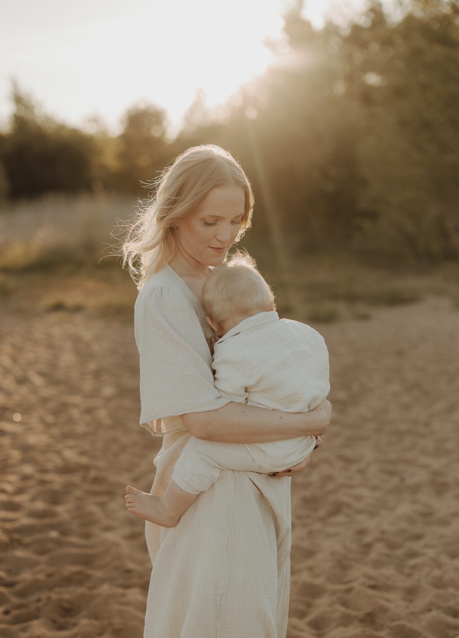 Babyfotograf_Wunstorf Fotografin WUNSTORF_Familie Preise Familienfotoshooting Wunstorf Babyfotos Babybauchbilder Pakete Fotoshooting_Babybilder.-7