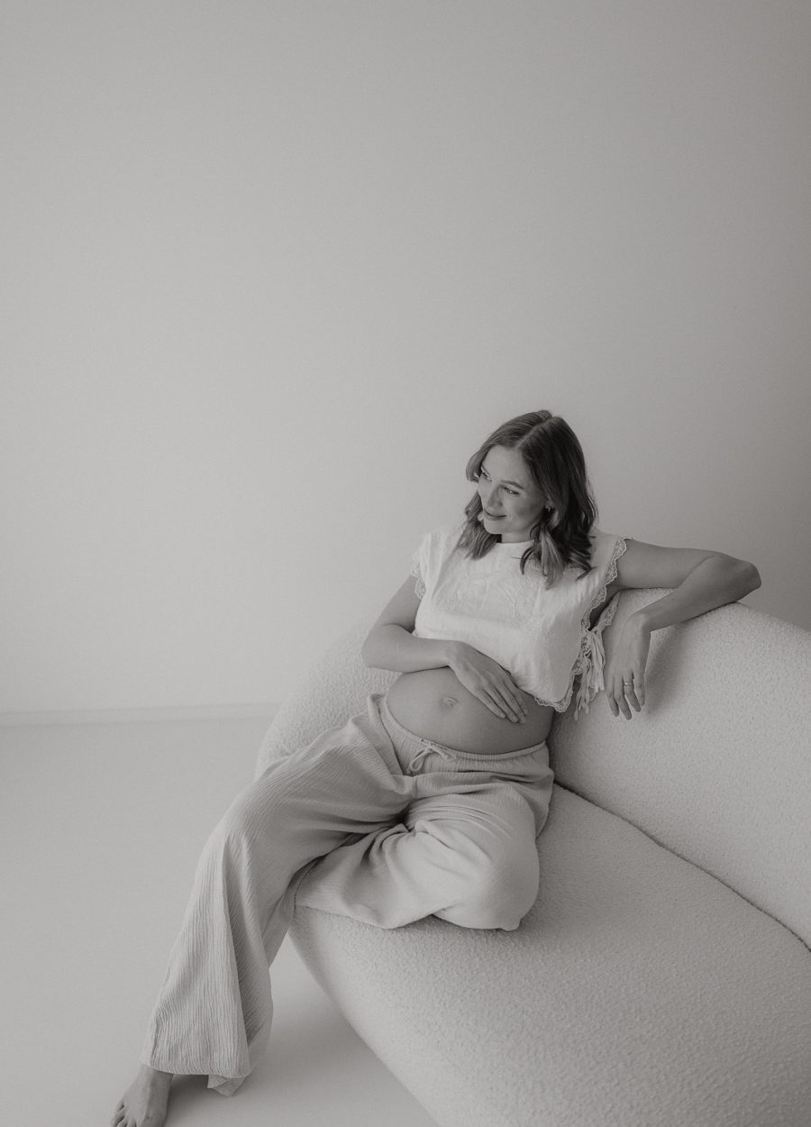 Familienfotografin Hannover_Schwanger_Babybauchfotografie_Fotostudio-25
