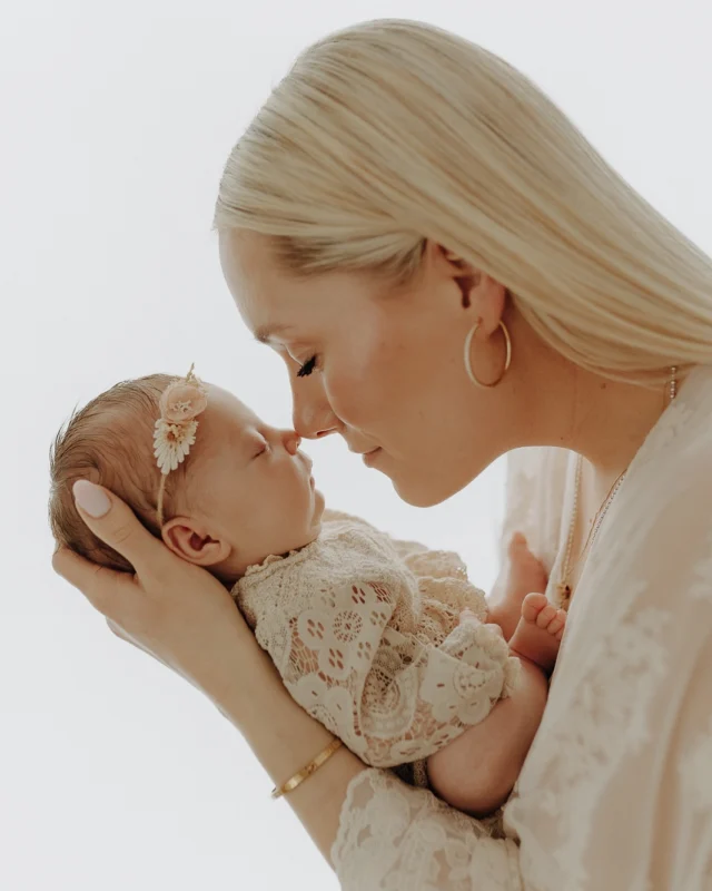 I saw love.

#baby #babyfotografie #babyfotografhannover #babyfotoshooting #babyfotograf #newbornfotografie #newbornfotoshooting #babygirl #newbornbaby #babyfotografiehannover