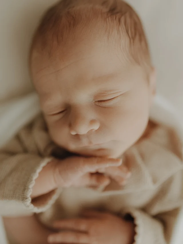 Nichts ist so zart wie die ersten Lebenstage eines Neugeborenen 🤍

#baby #babyfotografie #babyfotografhannover #babyfotografin #babyfotoshooting #babybilder #neugeborenes #neugeborenenshooting #neugeborenenfotografie